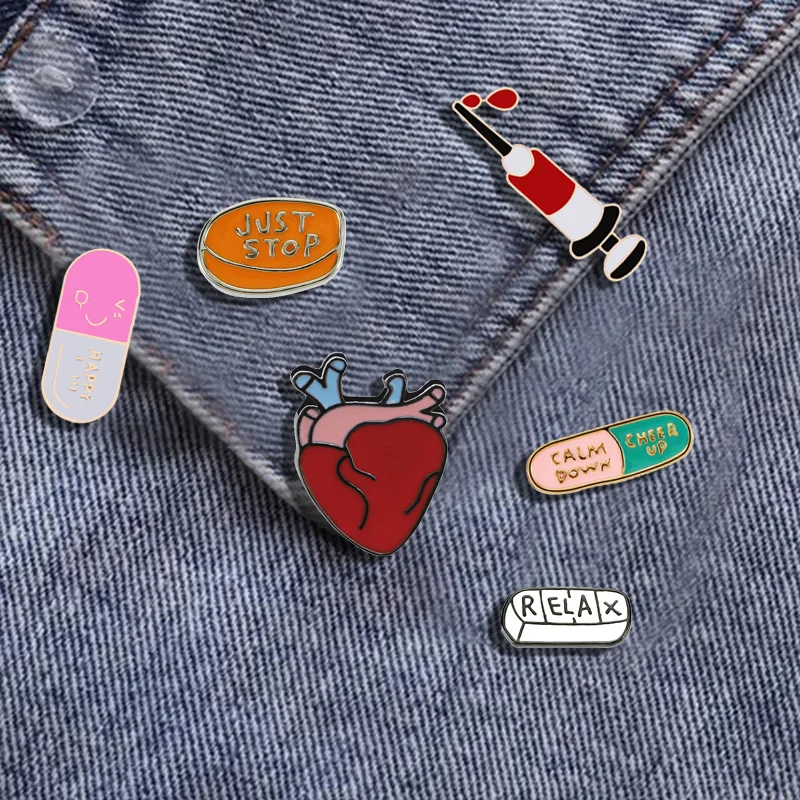 Syringe Enamel Pin Pink Pill Heart Brooches Denim Jackets Lapel Pins Medical Jewelry for Doctor Nurse Brooch Creative Badge