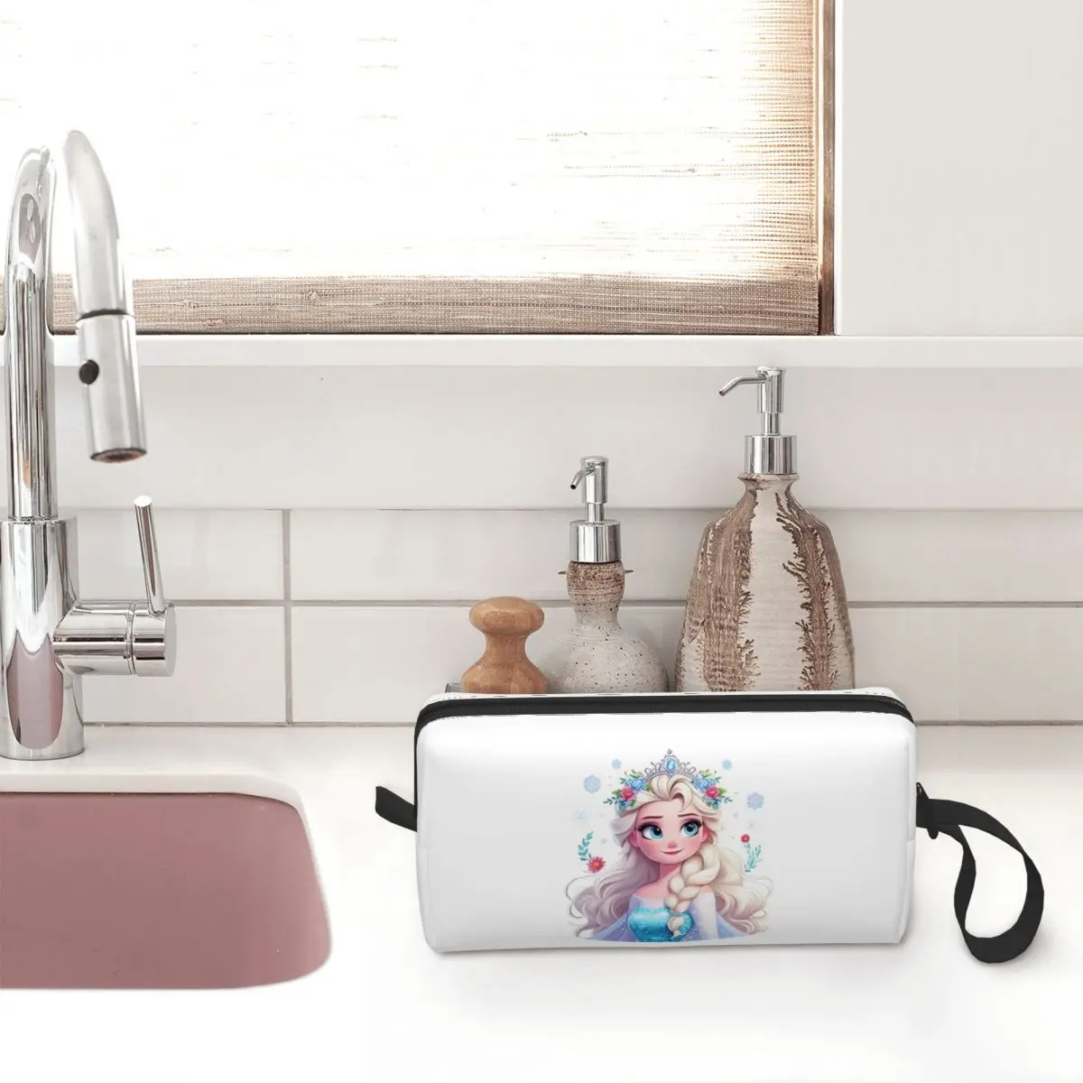 Frozen Elsa Princess Cartoon Large Makeup Bag Beauty Pouch Travel Cosmetic Bags Queen Portable Toiletry Bag for Women