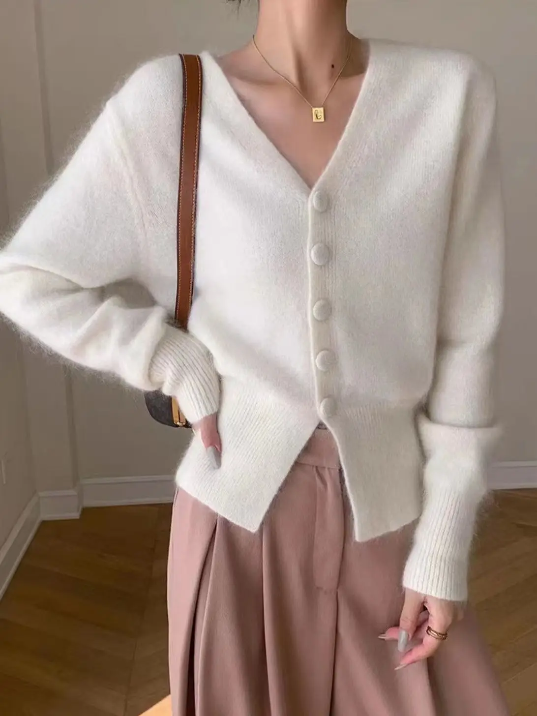

​​2025 Women's French Style V-Neck Cardigan Slim Fit Soft Cropped Knit Sweater Spring Fall Short Coat​​