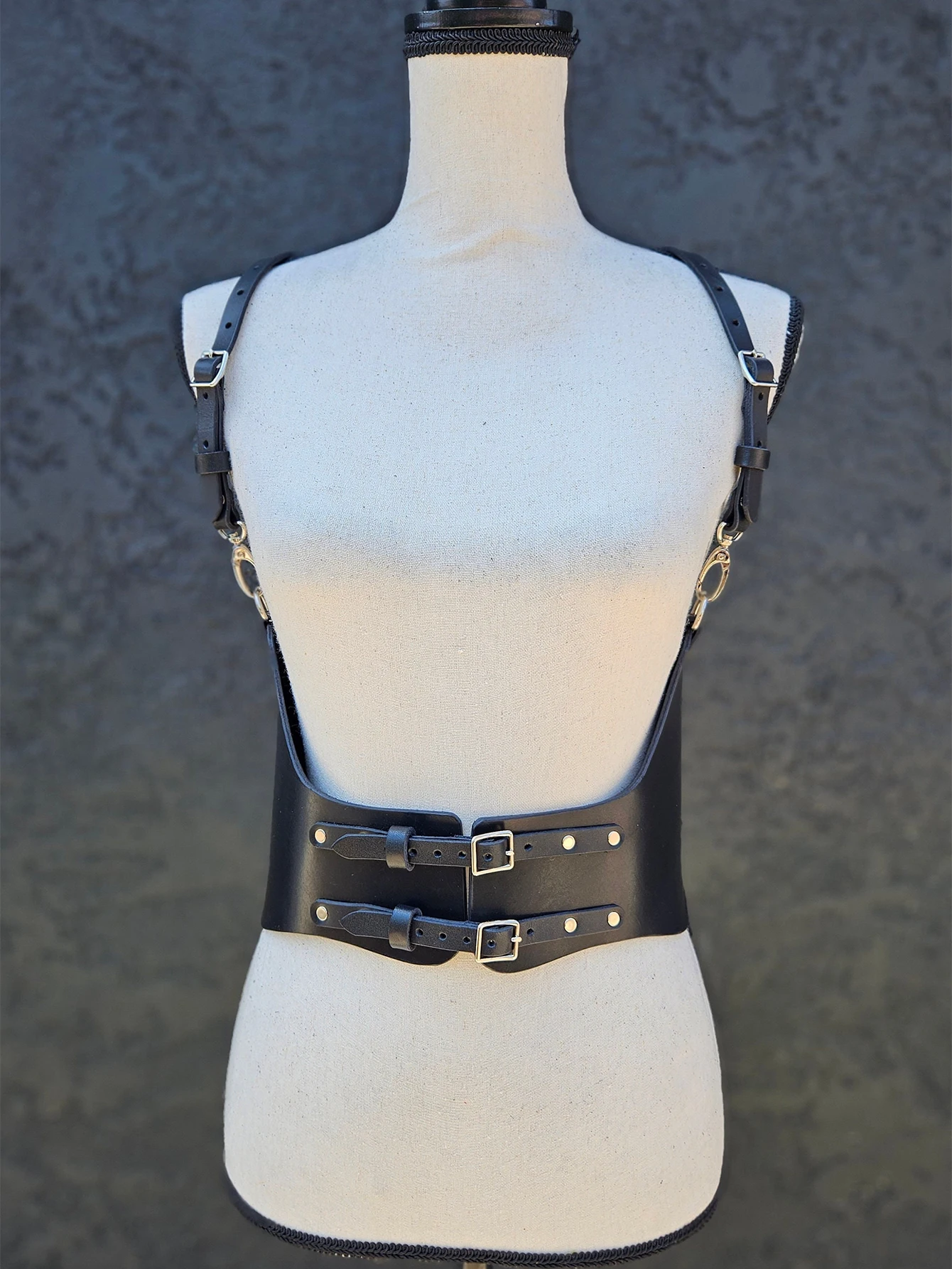 

Модный уличный плечевой ремень, широкий пояс, женский плечевой ремень, регулируемые акценты-гвоздики, повседневный пояс для отдыха и вечеринок