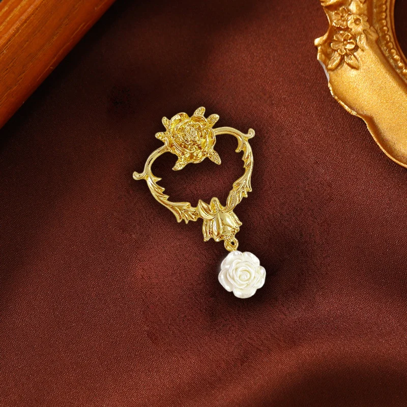 Cross border new minimalist hollow design elegant heart-shaped rose pendant brooch, exquisite lapel pin
