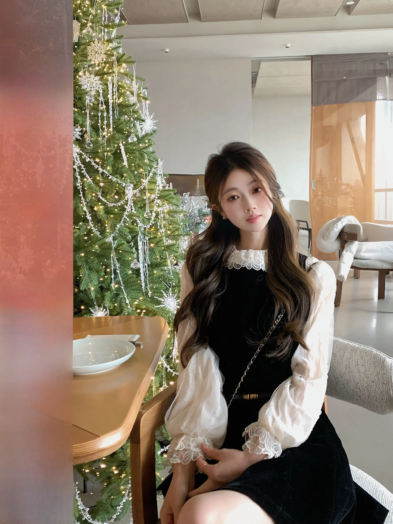 

Французская женская блузка с длинным рукавом, кружевной отделкой и воротником-лепестком, свободного кроя, из полиэстера, для весеннего сезона, модная.