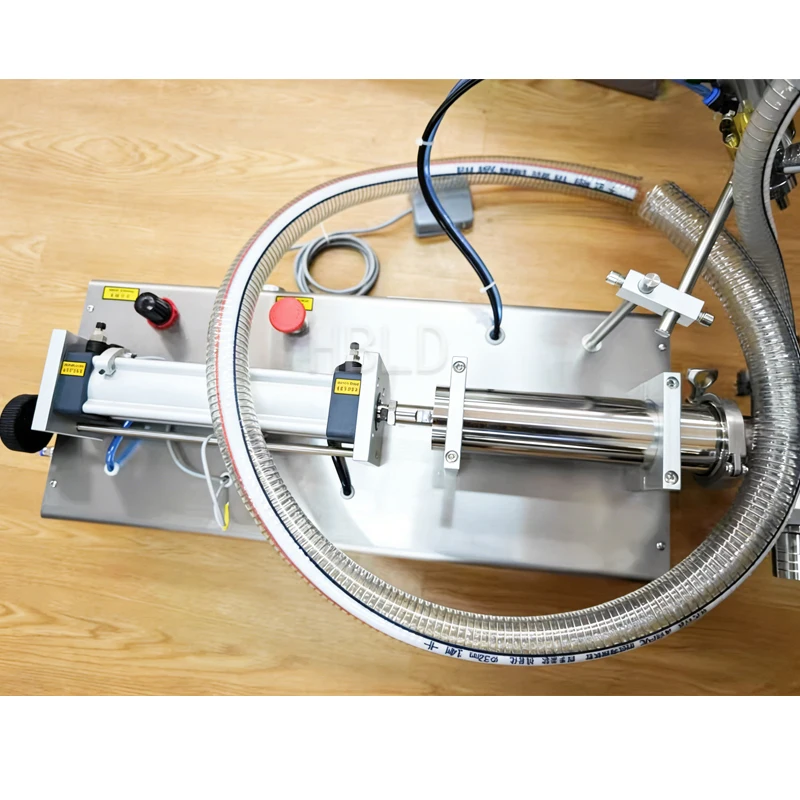 

Одноголовочная пневматическая машина для количественного розлива жидкостей из нержавеющей стали для упаковки воды и напитков