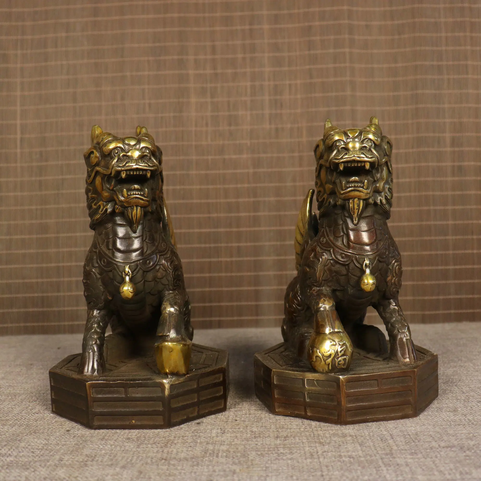 Chinese Feng Shui Vintage Copper Eight Diagrams Kylin Pair Lucky Wealth Statue Home Decor