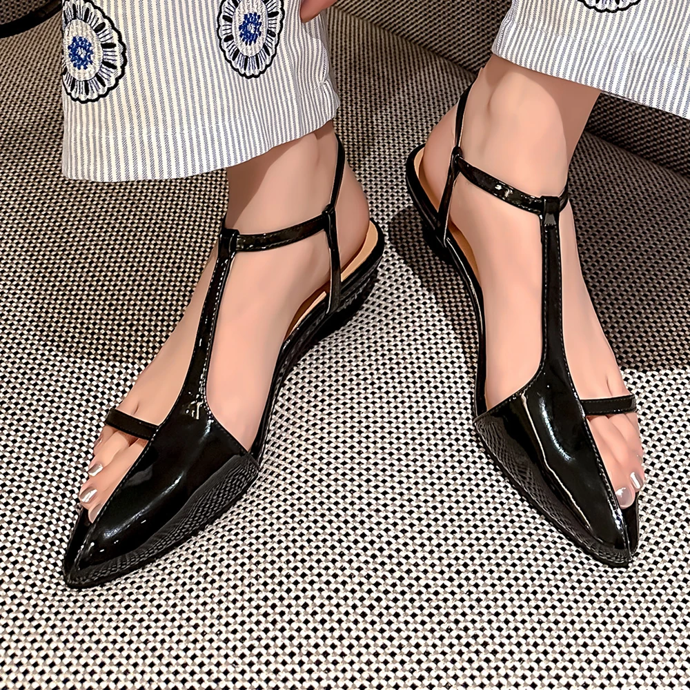 New Fashion Summer Pointed Shoes Women Sandals Low Heels Luxury Leather Designer Ladies Thick Heels Gold Silver Black 2024