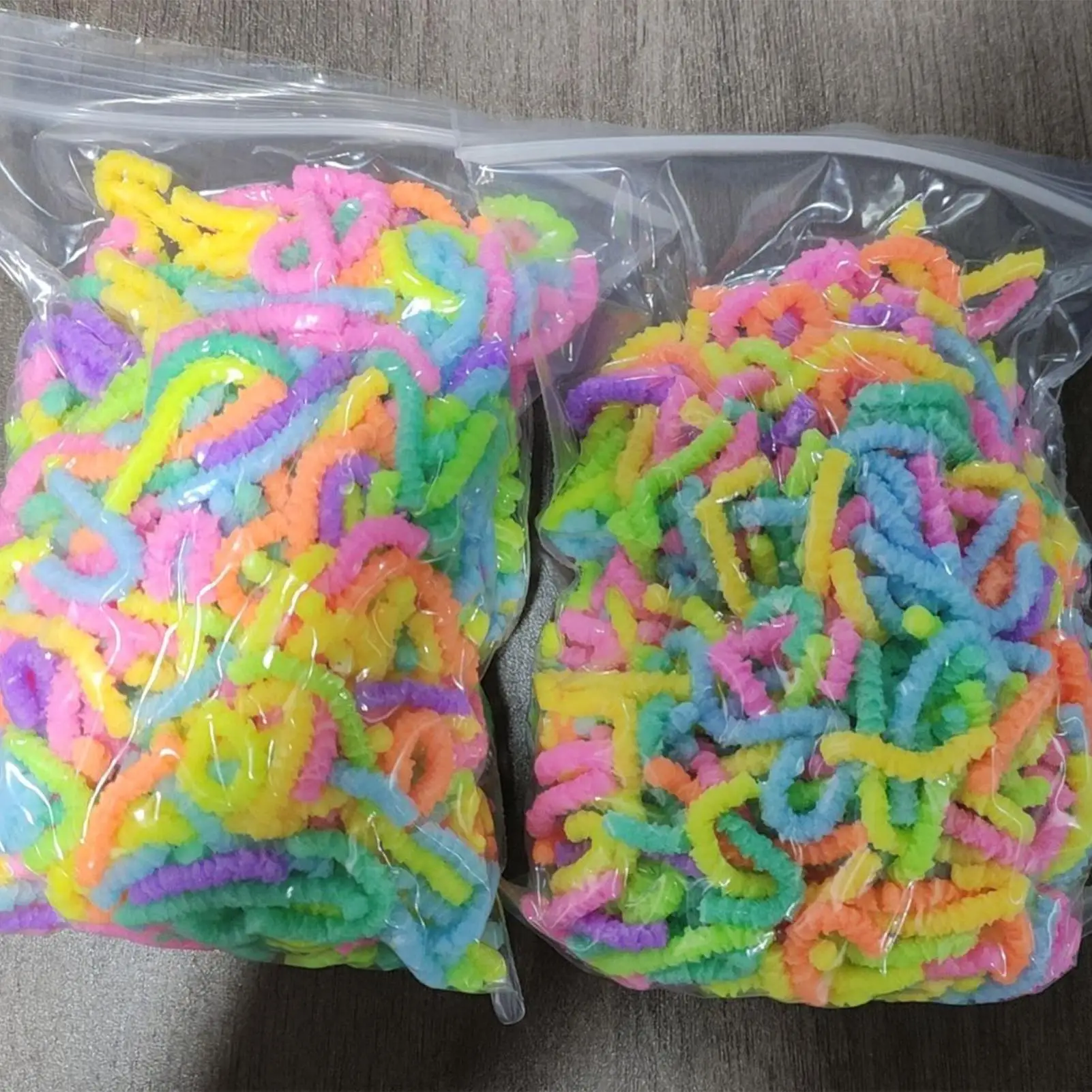 

Игрушки для розыгрышей, движущиеся поддельные сенсорные игры, 50 г, страшные забавные маленькие игрушки-непоседа для дома, школы, офиса, ежедневного путешествия, самолета, автомобиля, вечеринки