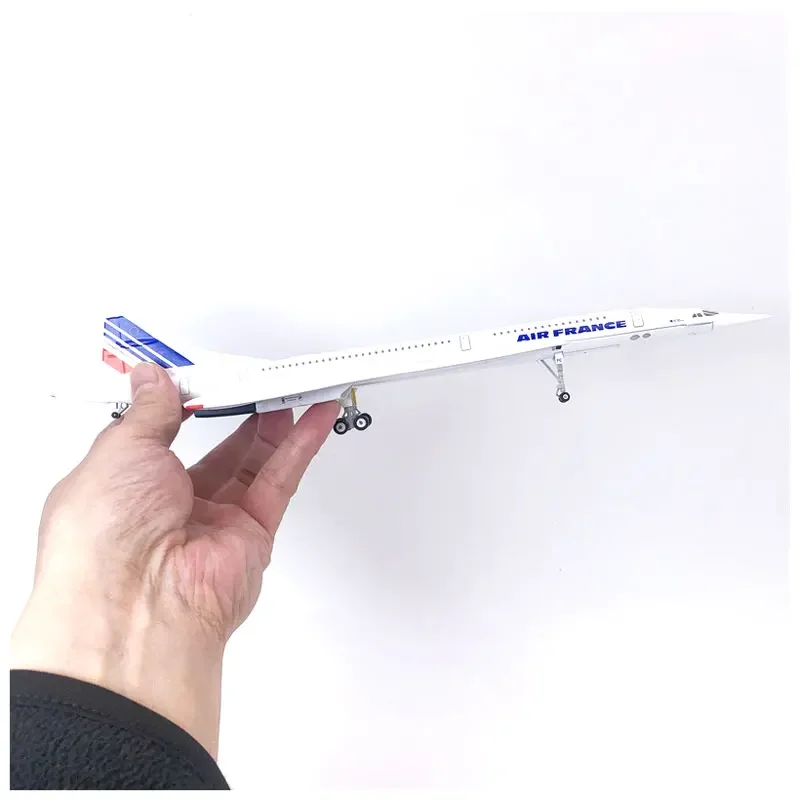 1/200 Scale Air France Concorde Supersonic Passenger Aircraft
