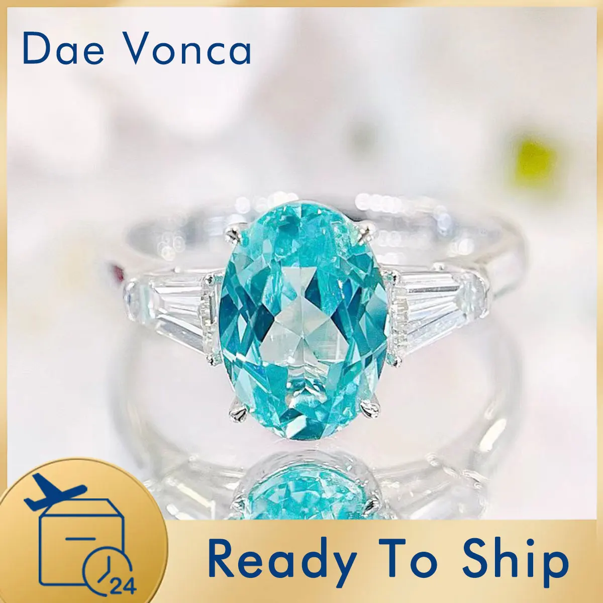 

Кольцо с тремя камнями в форме трапеции, выращенными в лаборатории, из белого золота 18 карат, с крапановой закрепкой, овальным турмалином Параиба