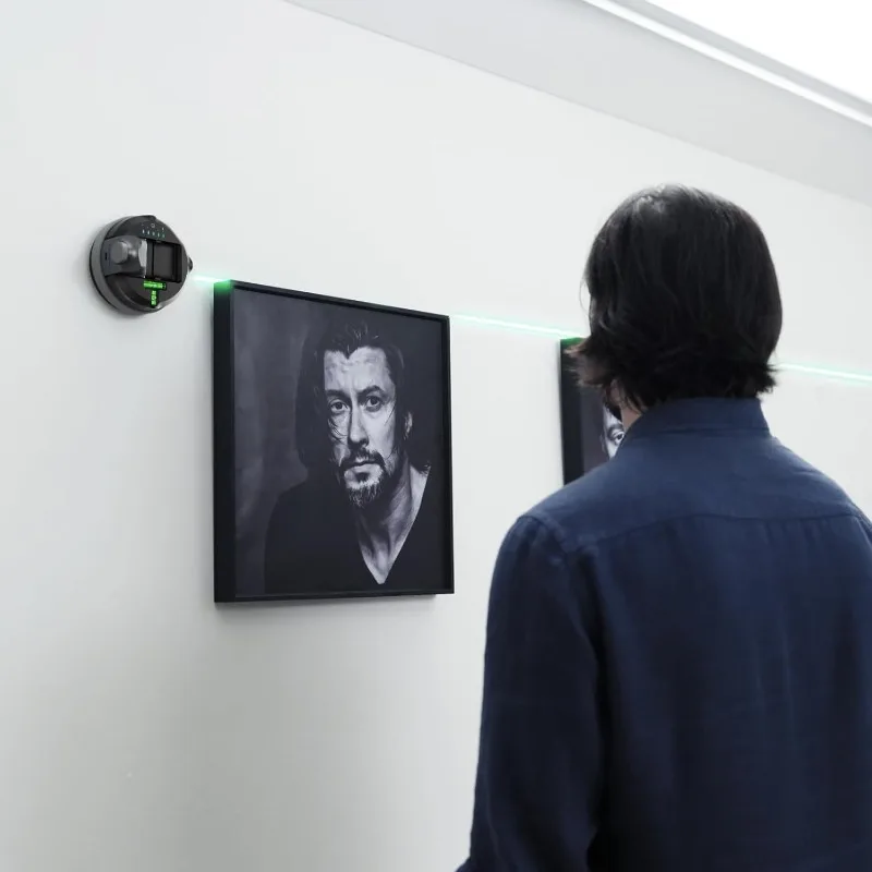 أداة مستوى الليزر M-Cube02 مع أجهزة ليزر الخط الأخضر الرأسي والأفقي، 360 درجة °   قاعدة دوارة، مستوى ليزر مثبت على الحائط للبقع