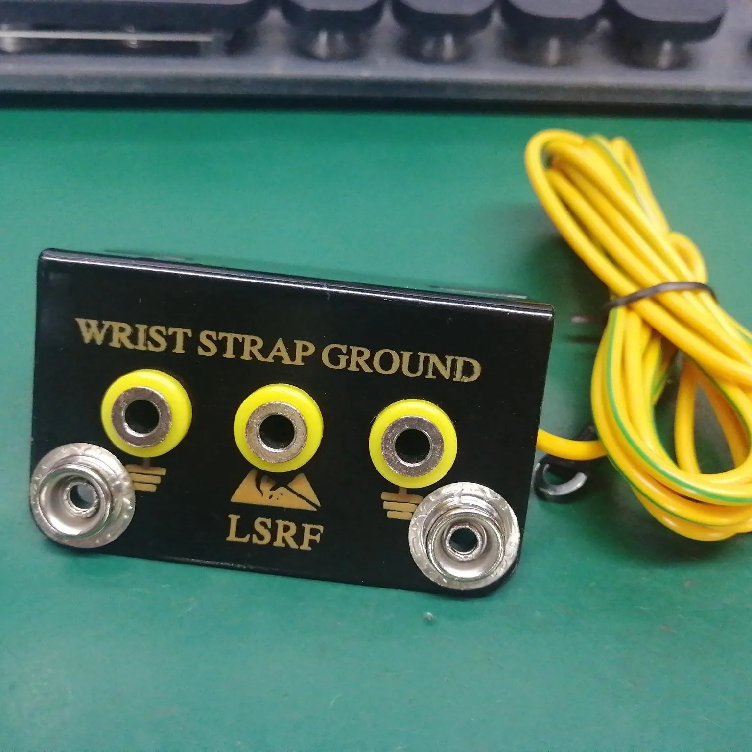 

L Shaped Anti Static Socket Ring Ground Connector with Terminal Cable for ESD Wrist Strap Grounding