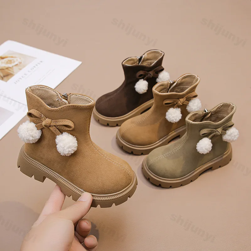 الفتيات الحلو القوس الدافئة شعر عالية أعلى أحذية بوت قصيرة 2025 الشتاء الأطفال الرجعية تنوعا Pluch مريحة عدم الانزلاق القطن الأحذية