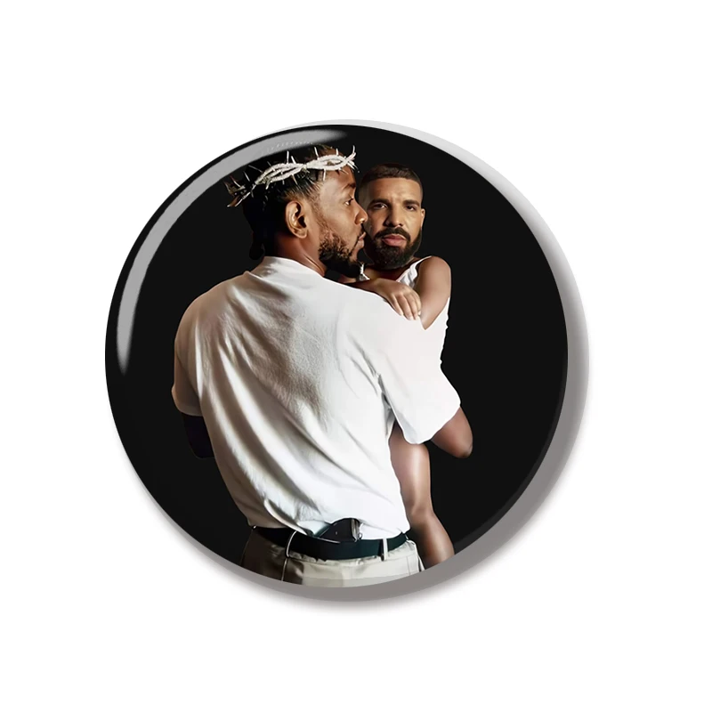 44 مللي متر مغني الراب كندريك لامار إلى القواد فراشة جيدة ألبوم طفل دبوس لينة زر دبوس مجوهرات الإبداعية شارة حقيبة ظهره الديكور