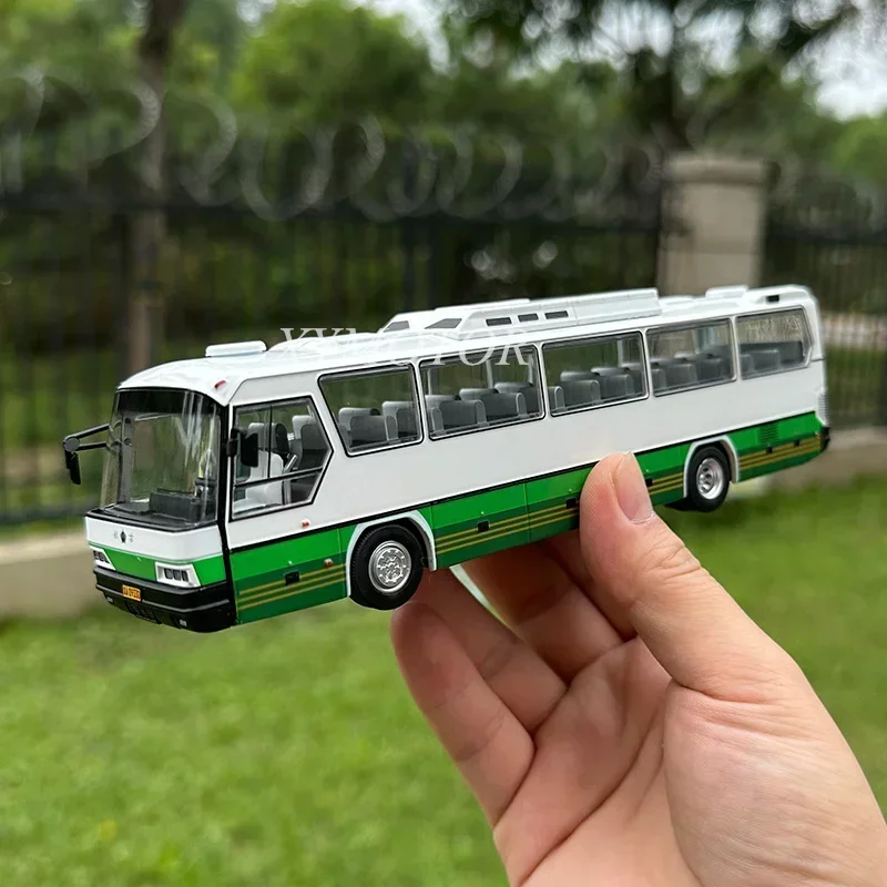 XCARTOYS 1/64 Northern BFC6120 luxury tourist car Ameco Diecast Model Car Bus Toys Gifts Hobby Display Ornaments Collection