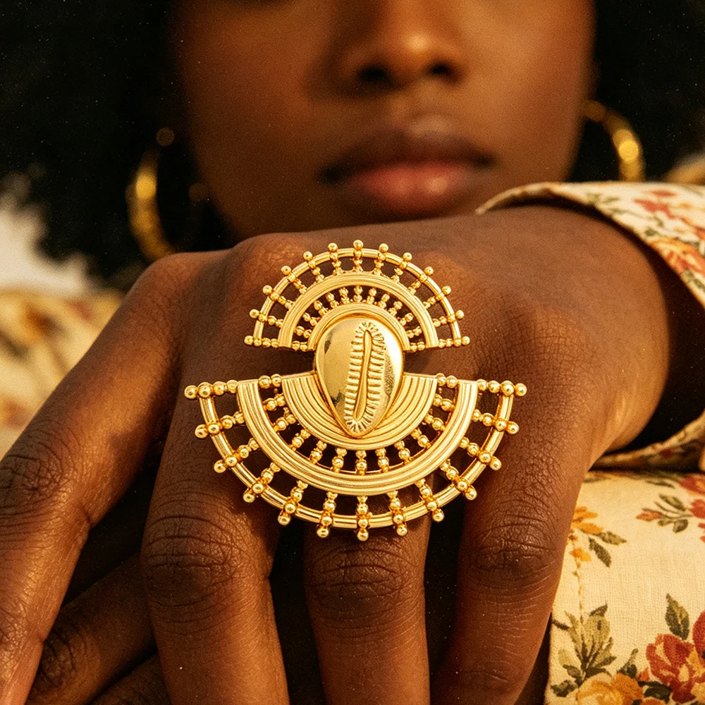 Damen-Set aus 18K vergoldeten, perlenbesetzten, durchbrochenen Cowrie-Muschel-Ohrringen und -Ring, afrikanischer ethnischer Statement-Schmuck, Geschenk für Party und Hochzeit – Detail 6