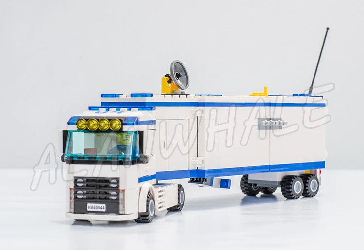 394pcs Urban Cop Mobile Unit Trailer Control Room Surveillance Screens 10420 Building Blocks toy Bricks Compatible with Model