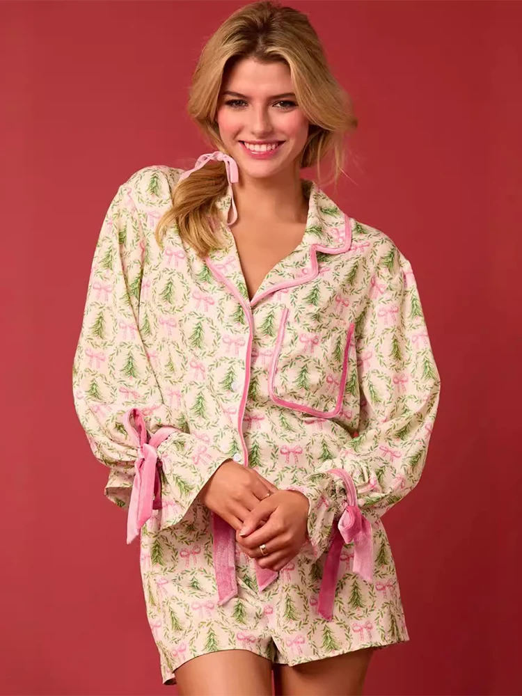 

Новые женские пижамы на Рождество с лентой и бантом, пижамный комплект из двух предметов, топ с длинными рукавами, шорты, свободная рождественская одежда для сна, гостиная 511907