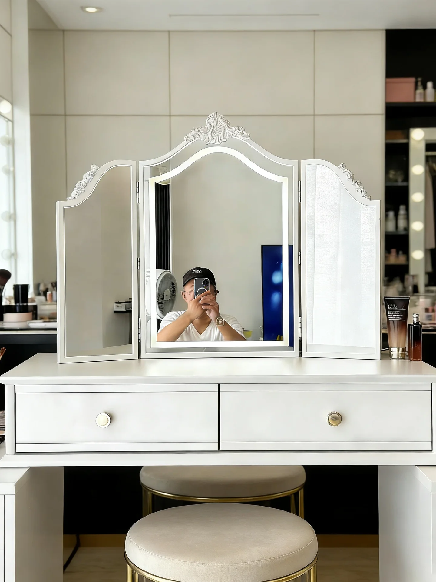 Retro dresser mirror French desktop tri-fold mirror three-sided bedroom European folding makeup mirror black can be customized