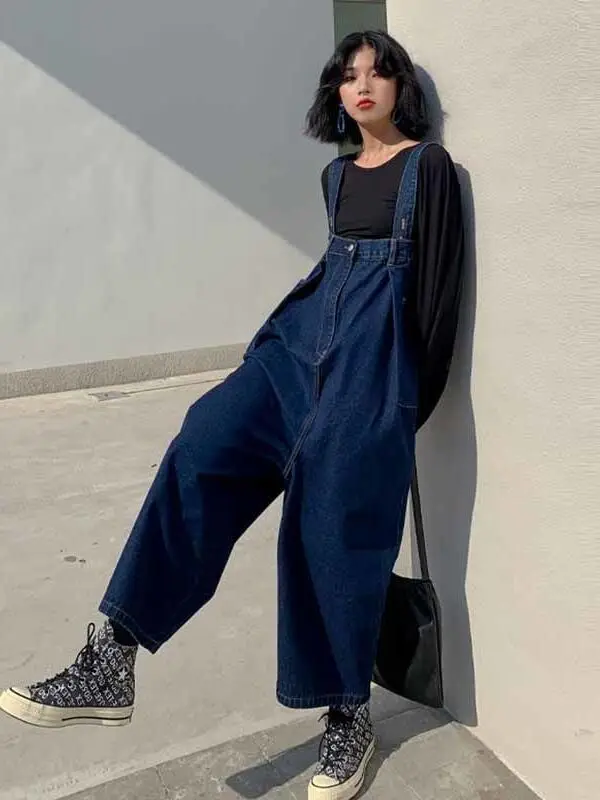 Modne ogrodniczki jeansowe damskie plus size na wiosnę i jesień, nowy, stylowy design, szerokie nogawki, kombinezon dla puszystych siostrzyczek.