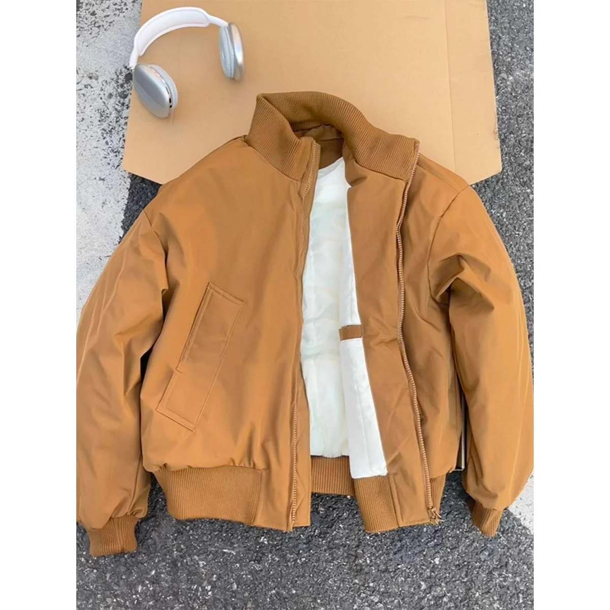 

Мужская зимняя куртка-бомбер American Style: теплая, не объемная, из хлопка, приталенного кроя, верхняя одежда