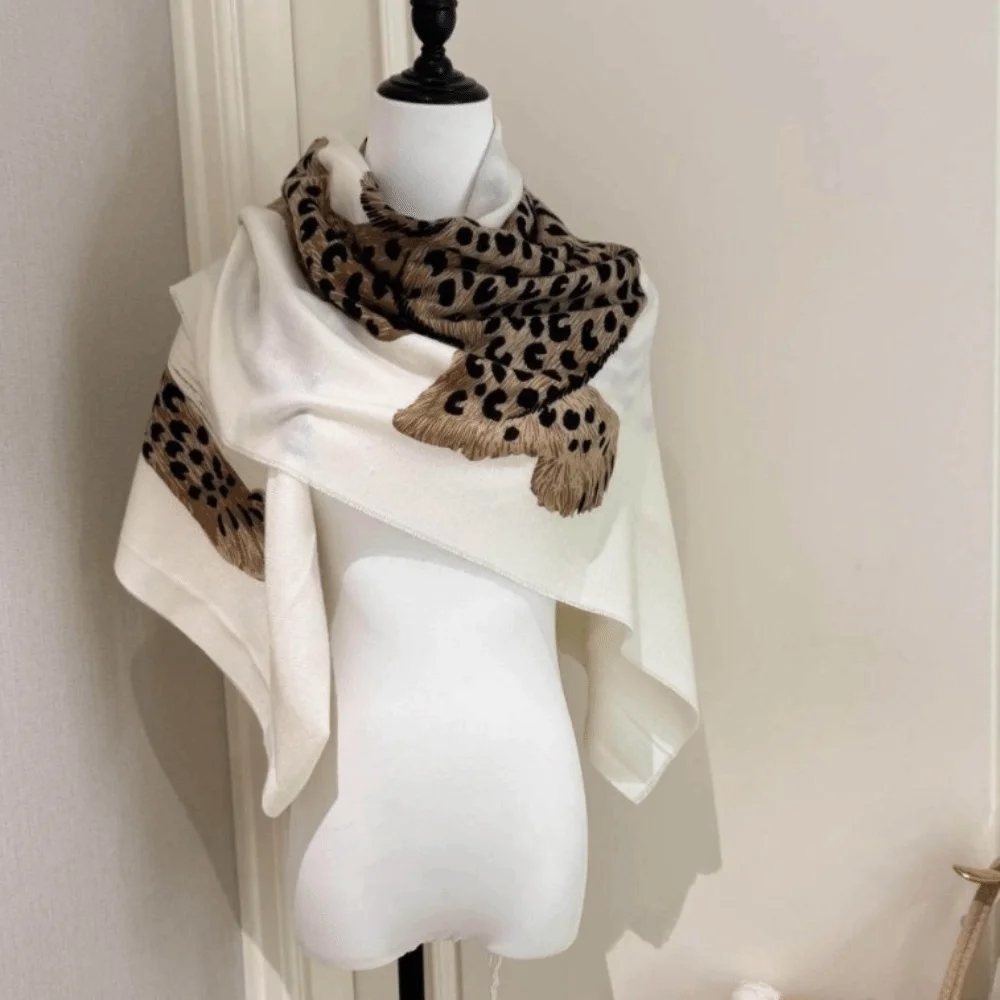 novo-lenco-de-seda-com-estampa-de-leopardo-borda-franjada-textura-premium-leve-e-respiravel-xale-com-franjas-para-estilizacao-de-cabelo