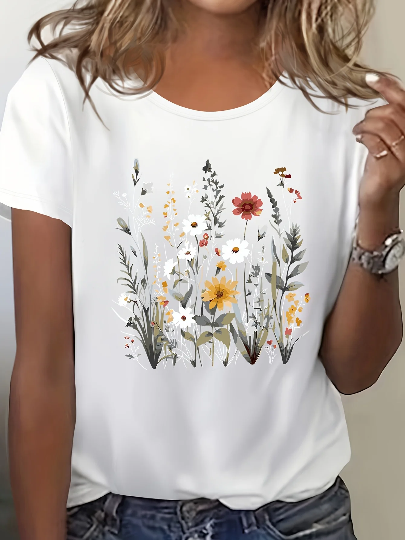 Plus Size Women's Floral Print T-Shirt - Vibrant Blue Short Sleeve Crew Neck Top with Medium Stretch, Natureinspired Design