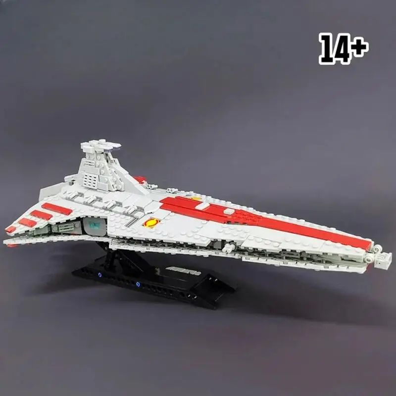 

Конструктор 643 детали: Космический корабль Venator Republic Cruiser MOC, модель эпохи клонов, атакующий корабль с двойными мостами, для домашнего декора, совместим с 75441