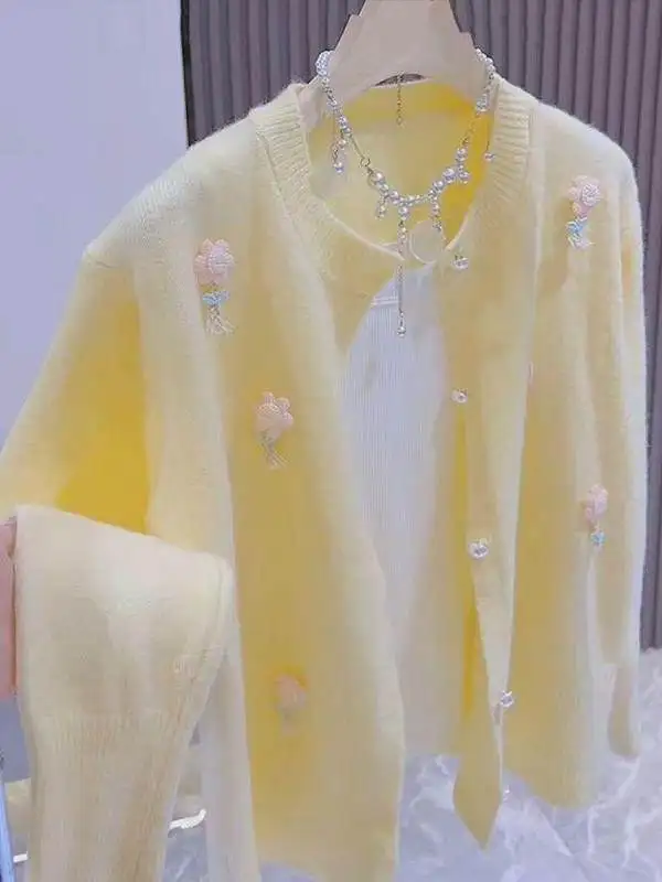 Autumn Knitted Sweater Pearl Design 3D Flower round Neck Women's Sweet Style Slimming Top Soft Comfortable Long Sleeve Prince...