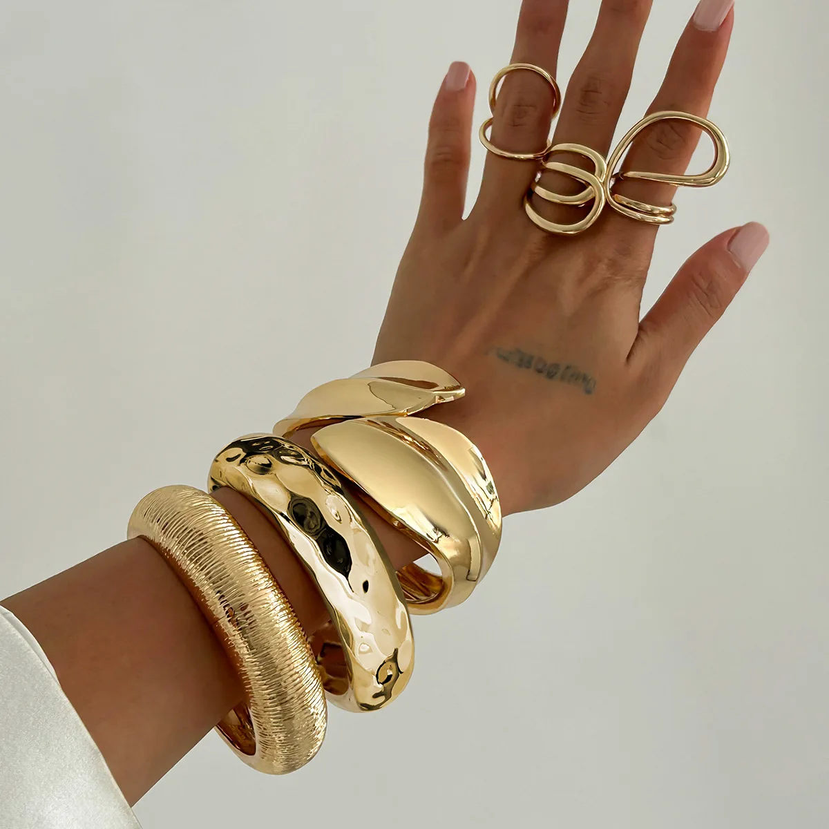 Statement Leaf Open Bangle Smooth Finish Irregular Line Pattern Chunky Metal Cuff for Women Daily