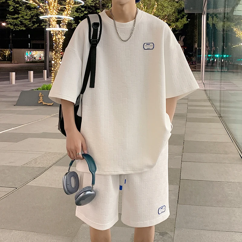 

Летний спортивный комплект для подростков: мужская футболка из вафельной ткани с коротким рукавом и шорты. Охлаждающий эффект, легкий, дышащий.