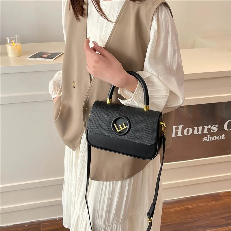 

Women's Stylish Crossbody Bag Quilted Fabric Bag Small Handbag Adjustable Strap for Outings