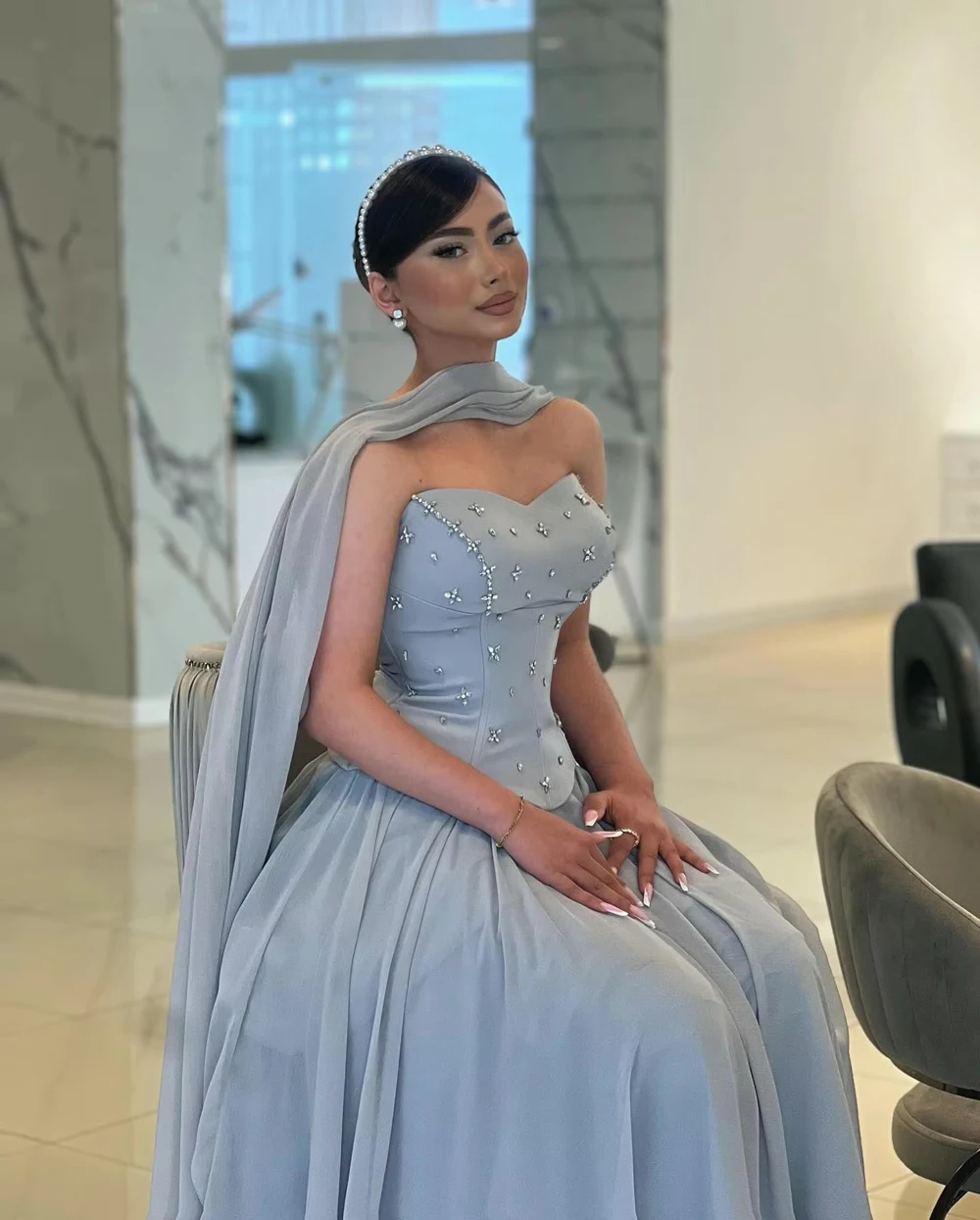 فساتين لحضور الحفلات الموسيقية العربية على شكل قلب بدون ظهر في دبي مع وشاح شيفون على شكل حرف a طول الأرض فستان رسمي للحفلات المسائية رداء السهرة