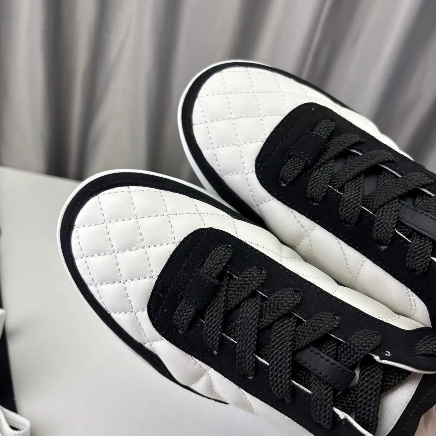 Men Women Black White Color Block Quilted Diamond Casual Sneakers Suede PU Splicing Low Top Shoes Minimalist Couple Thick Lace Anti-slip Trendy Sports Shoes