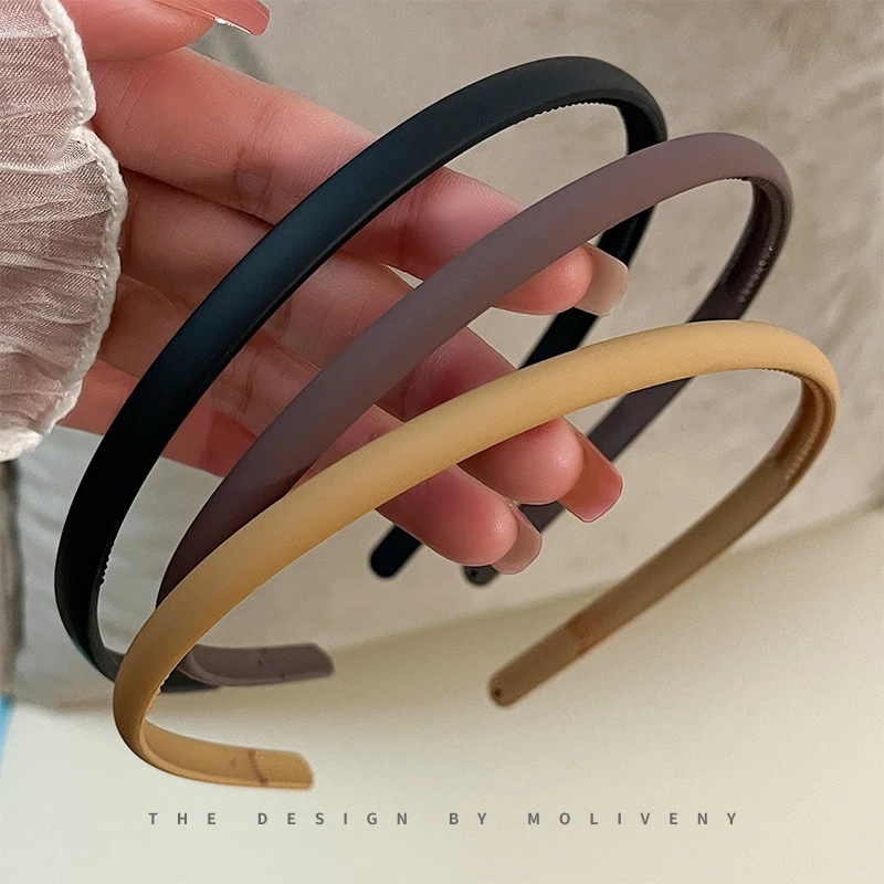 

Противоскользящая повязка для волос для женщин, для очищения лица и нанесения масок, специальная заколка для волос с зубцами, простая и стильная, удобная в использовании.