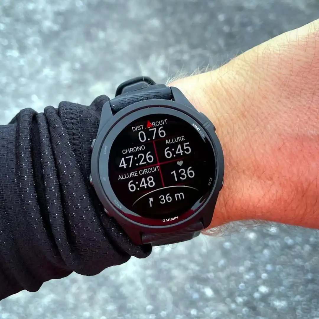 ساعة Garmin Forerunner 265 الرياضية الذكية التي تعمل بنظام تحديد المواقع 1.3 بوصة AMOLED وشاشة تعمل باللمس #3