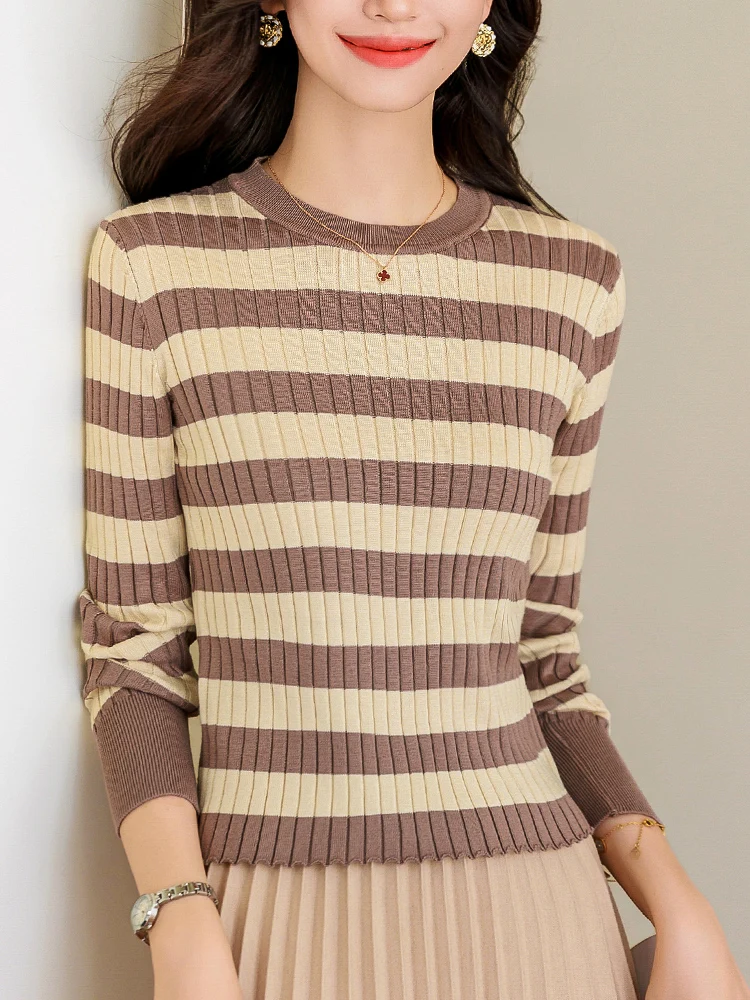 เสื้อไหมพรมถักลายทางสำหรับผู้หญิง แขนยาว ทรงเข้ารูป รุ่นใหม่ประจำปี 2024 เหมาะสำหรับใส่เป็นเสื้อตัวในช่วงฤดูใบไม้ร่วง สไตล์เรียบง่าย เหมาะสำหรับใส่ไปทำงาน