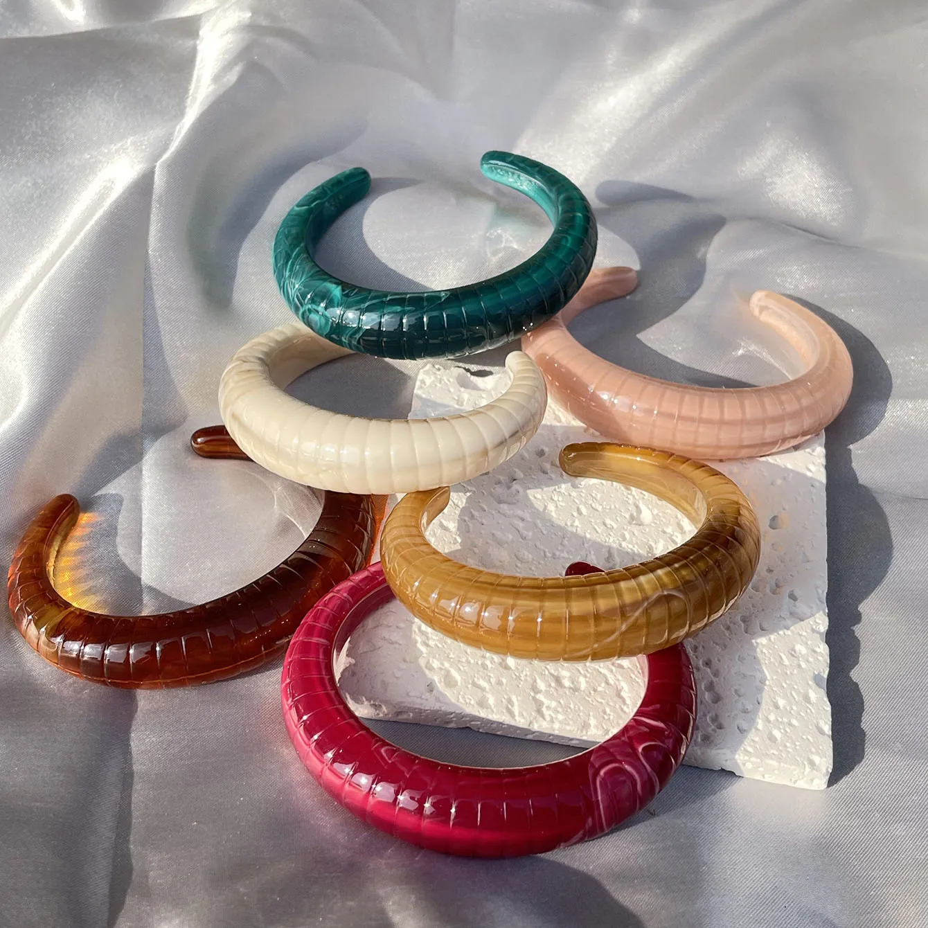 Smudge texture acrylic opening bracelet simple personality exaggerated bracelet trend versatile jewelry niche high sense