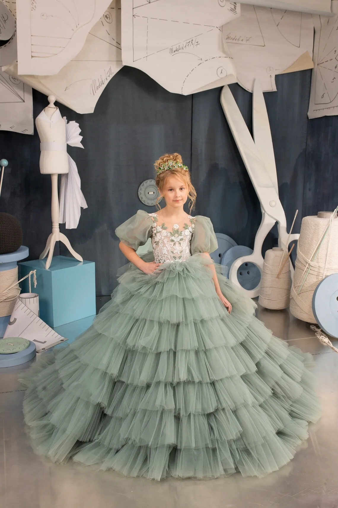 

Puffy Tiered Sage Green Flower Girl Dress Tulle Applique Birthday Party Wedding Dress Pageant Princess Dress Ball Gown for Girls