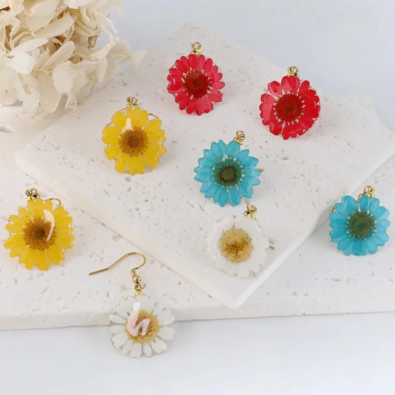 

Multicolor Daisy Dried Flower Earrings Handmaking Epoxy Resin Plant Earrings Creative Pressed Flower Earrings Jewelry Wholesale