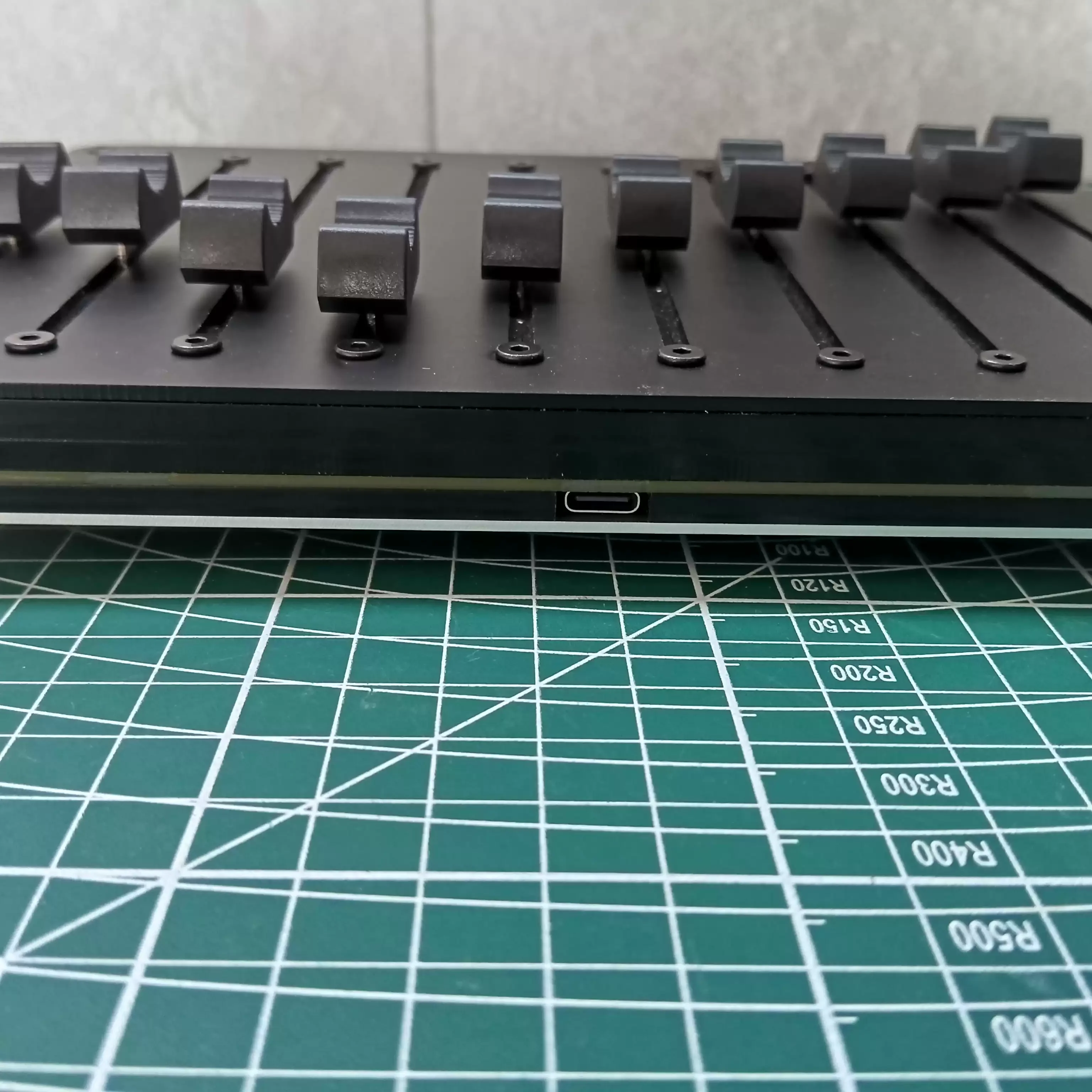 10‑Channel USB MIDI Fader Controller, Customizable CC Message Control Surface for Music Host Software Studio Accessory