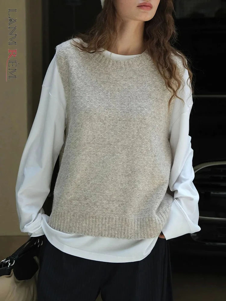 

[LANMREM] Minimalism Knitting Vest For Women Solid Round Neck Sleeveless Office Lady Fit Fashion Top 2024 Autumn New 26C146