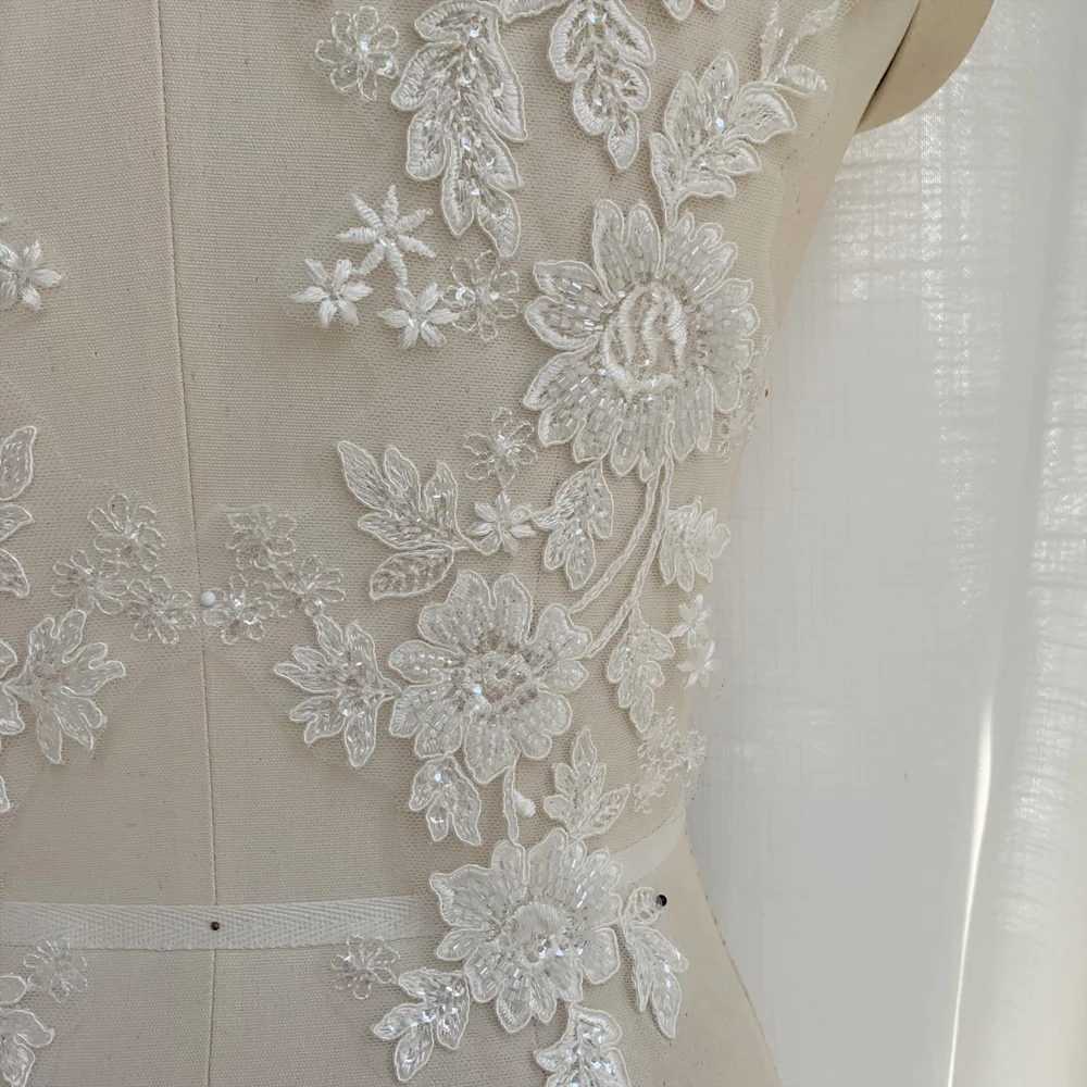 48,5 * 19CM Weiße Rayon-Blumen mit Perlen und Pailletten. Gestickter Spiegel-Applikations-Patch aus Spitze DIY Hochzeitsaccessoires zum Nähen – Detail 5
