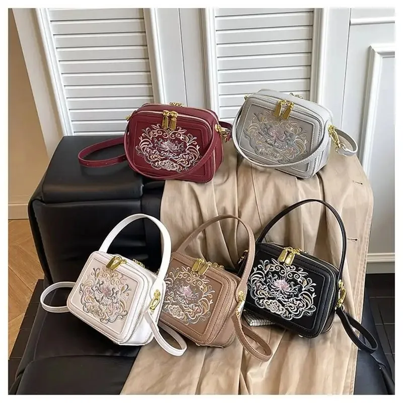 النسخة الكورية الجديدة حقيبة كتف مطرزة المرأة المتخصصة تصميم حقيبة ساعي عادية التنقل تنوعا