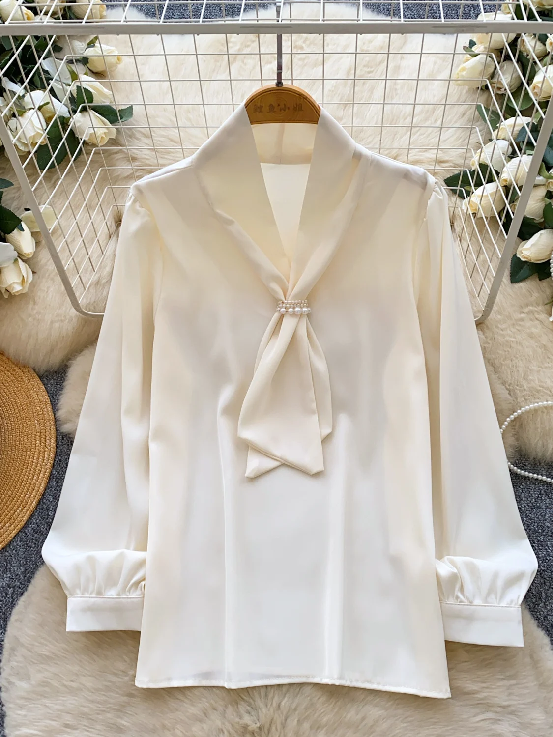 

Satin irt Women's Loose Fit Long Sve V-Ne Casual Sle Slimming Top for Autumn Faion Ele Lady Embellied