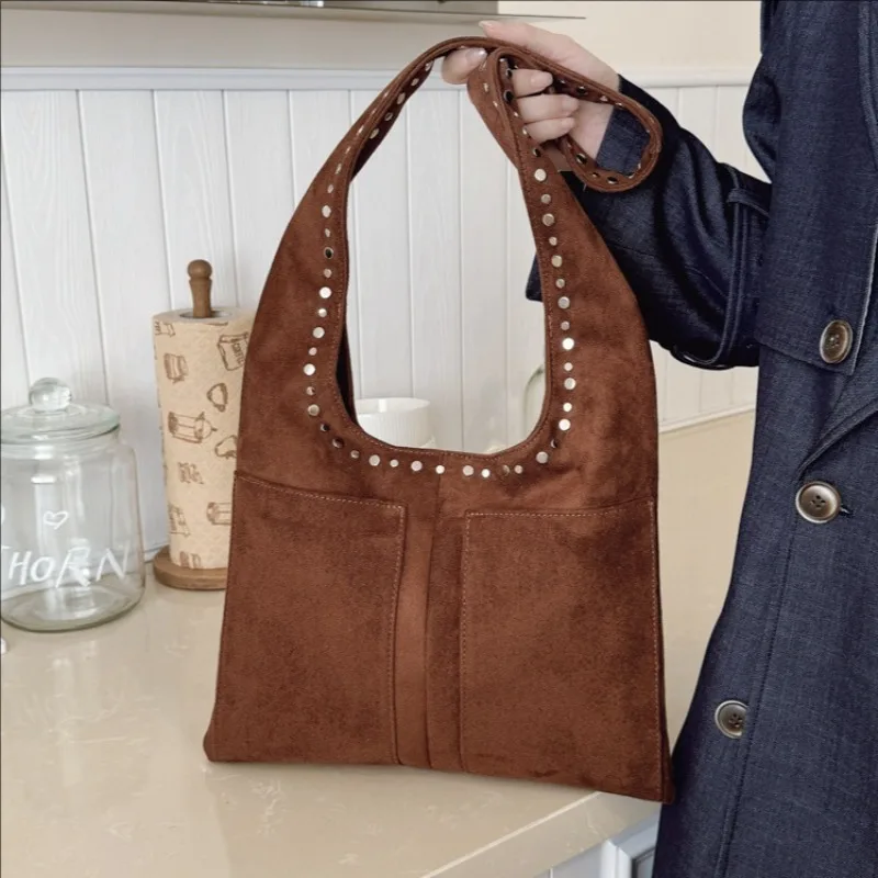 2026 Early Spring New Deer Skin Velvet Retro Rivet Shoulder Bag European and American Motorcycle Style Bag Women's Tote Bag
