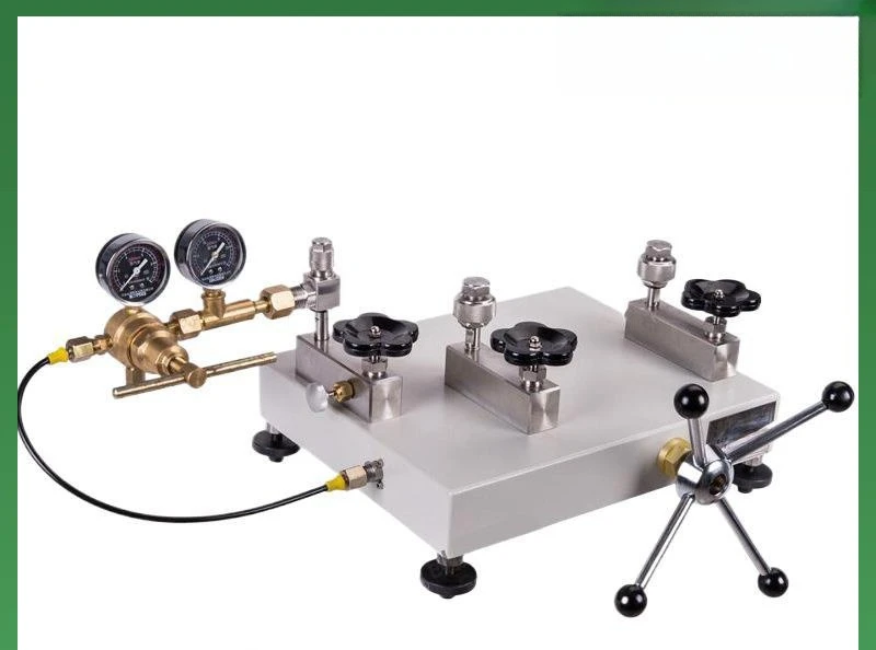 CW-8600 Pressure Reducer Calibration Bench, Piston Pressure Gauge