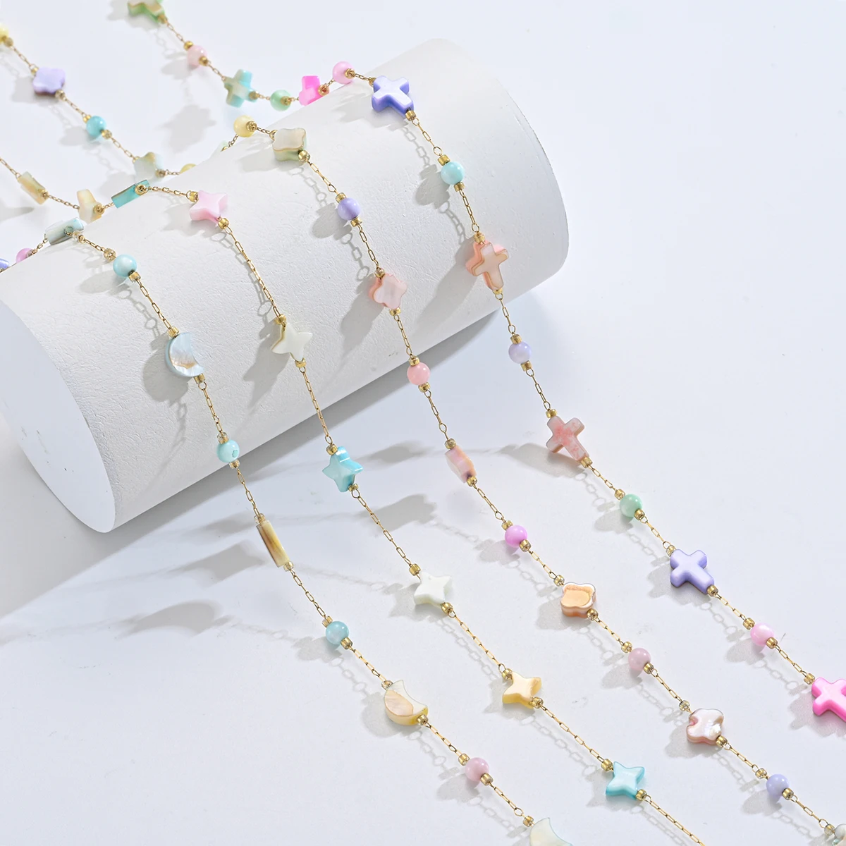 Großhandel 1m/Stück Bunte Kleeblatt-, Stern-, Kreuz- und Mond-Muschel-Perlenketten für DIY-Schmuckherstellung Edelstahl-Zubehör – Detail 2