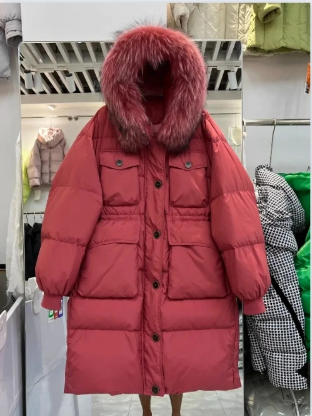 Parka con piume di pioggia in piuma d\'anatra con cappuccio Cappotto in vera pelliccia di procione grande Piumino lungo europeo da donna invernale