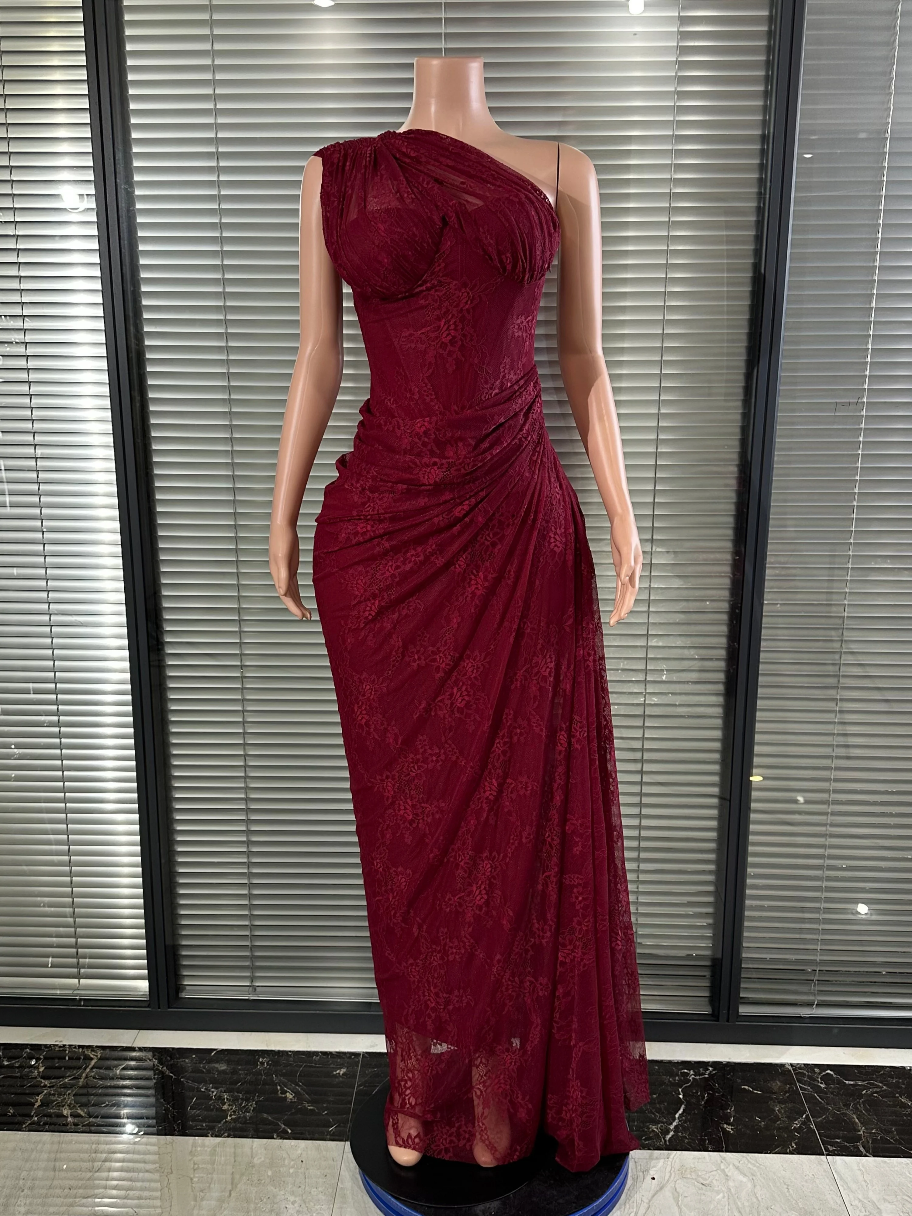 

Elegant Burgundy One-Shoulder Lace Maxi Dress Women Sexy Ruched Evening Gown Wedding Guest Party Dress Cocktail Nightclub Outfit