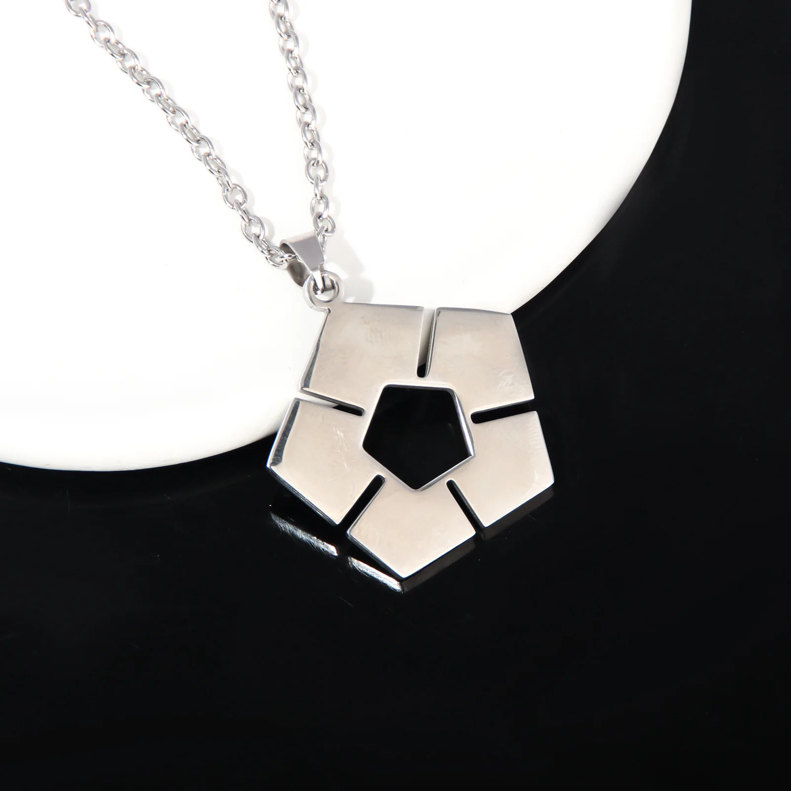 BLUE LOCK necklace Women Anime Soccer Sign Jewelry Accessories key chain Creative Couples Chain Stainless Cosplay Gift wholesale