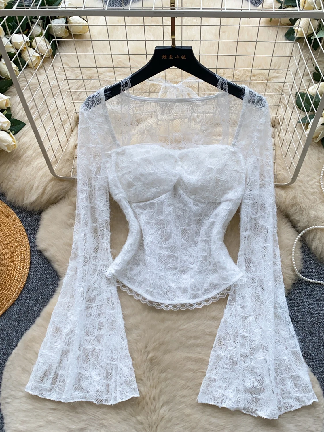 Elegant White Lace Long Sleeve V-Neck Slim Fit Top Beautiful French Style T-Shirt for Women Autumn Versatile Casual Wear